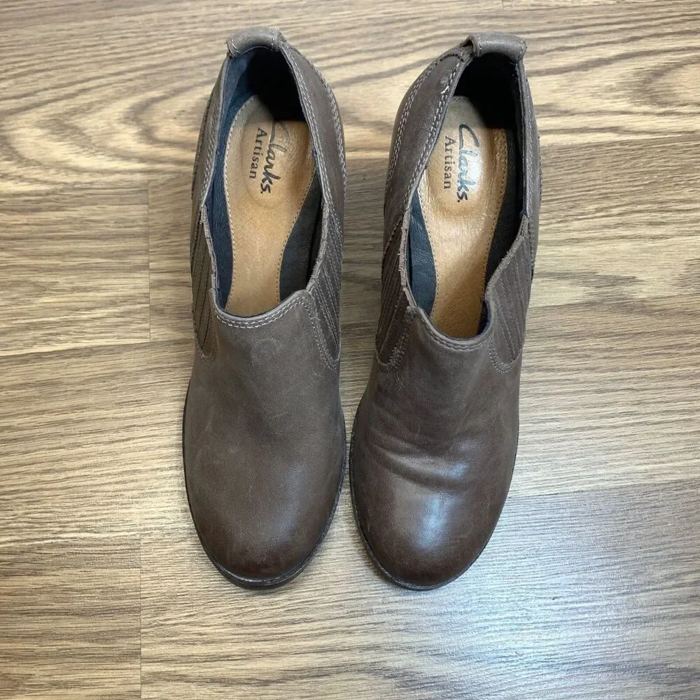 Clarks Artisan Distressed Leather‎ Boots Size 7 M Color Tan Heels Pull On Boots